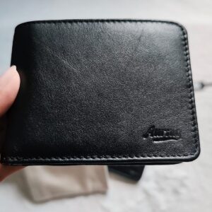 AURNIQ Classic Black Bifold Wallet – Genuine Leather | RFID Protected