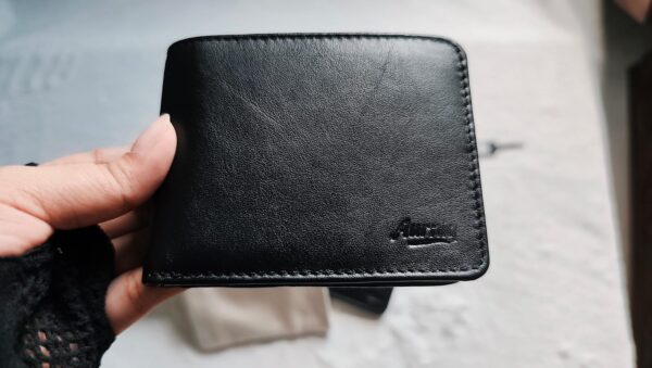 AURNIQ Classic Black Bifold Wallet – Genuine Leather | RFID Protected - Image 1